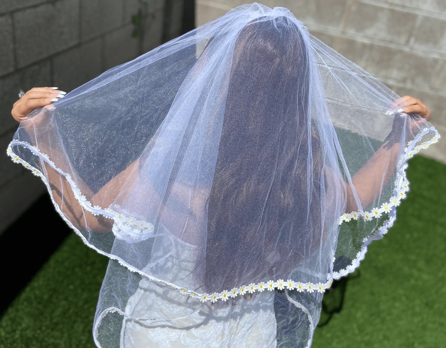 Daisy Trim 90's Bachelorette Party Veil
